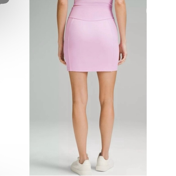 Women’s LULULEMON Athletica scuba high rise mini skirt- Size Large - Picture 2 of 10